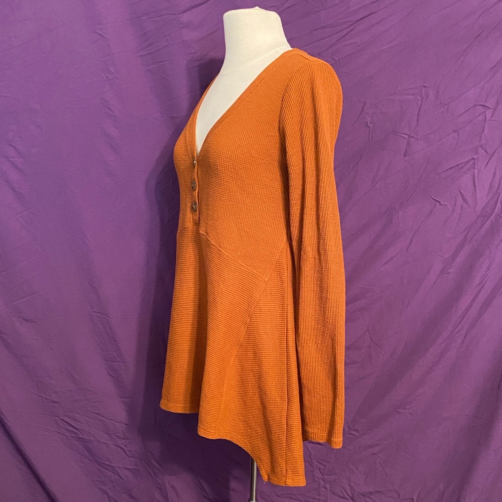 Maeve by Anthropologie Terracotta Handkerchief Hem Henley. Size XS. - Picture 4 of 9
